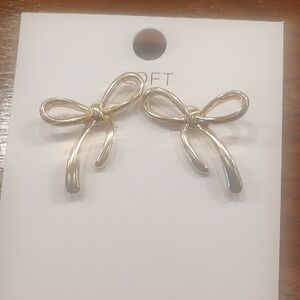 Chic Gold Bow Earrings